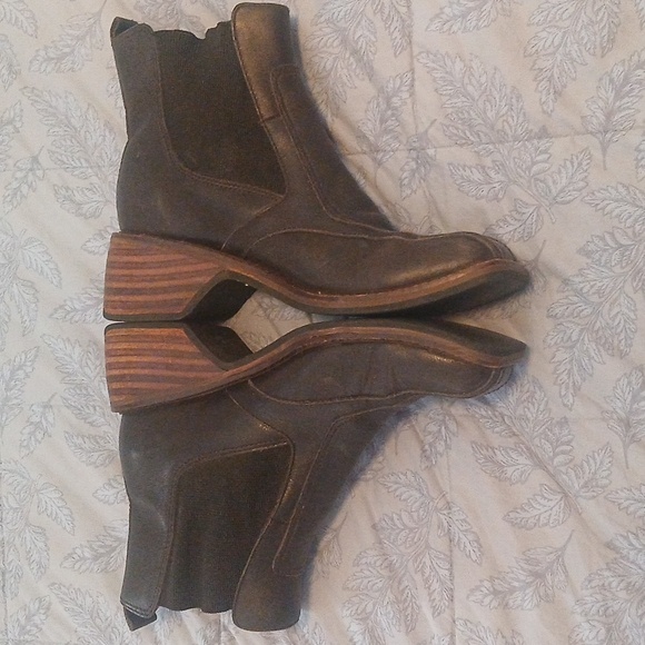 Frye Black/Dark Brown Leather Dressy/Heeled Boots Size 8M - Picture 6 of 15